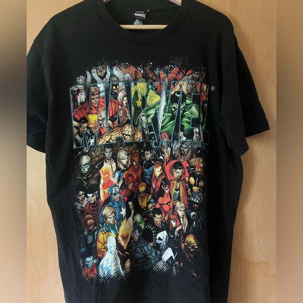 Vintage Y2K MARVEL Civil War Charater Tee